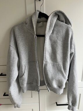 Aritzia Cropped Boyfriend Gray Zip-Up Hoodie
